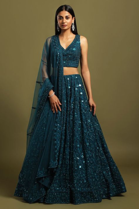 Sangeet Outfit Women, Teal Lengha, Teal Blue Lehenga, Teal Lehenga, Sangeet Outfit Ideas, Classic Lehenga, Desi Party Wear, Reception Outfit Ideas, Self Embroidery