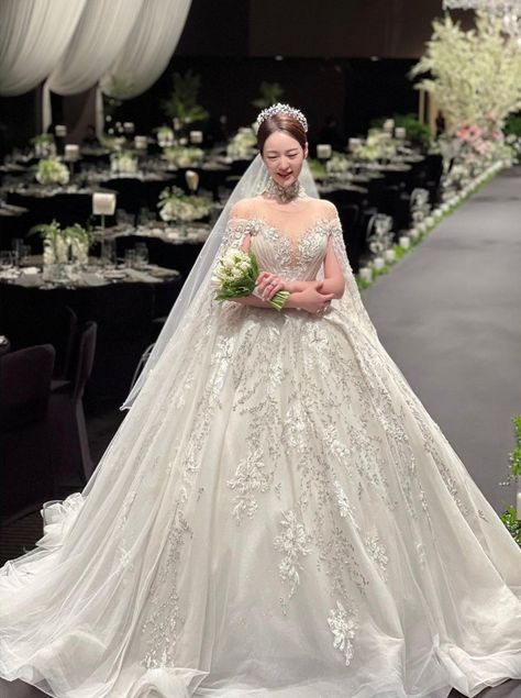 Wedding Korea, Korean Wedding Dress, Wedding Concept, Bride Dress Simple, Korean Wedding, Wedding Goals, Asian Wedding, Ulzzang Girl, Bride Dress