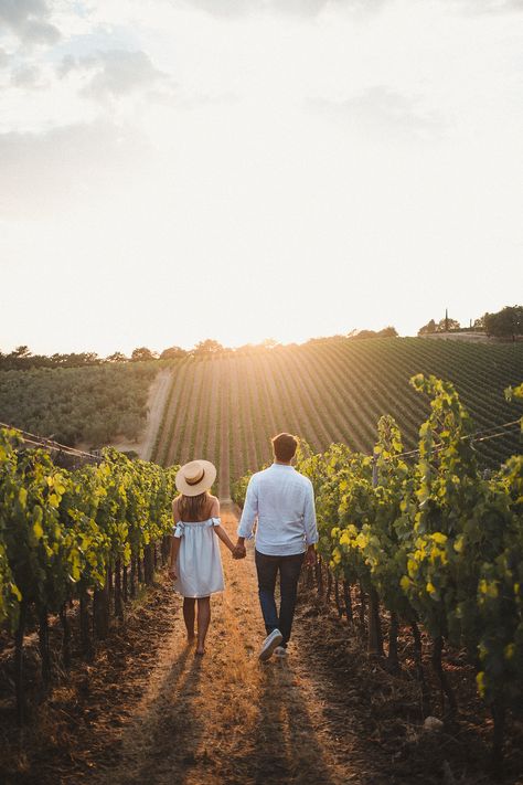 A Moment Of Romance, Vineyard Engagement Photos, Vineyard Photography, Shooting Couple, Alexandra Pereira, Anniversary Photography, Couple Engagement Pictures, Wine Photography, Engagement Pictures Poses