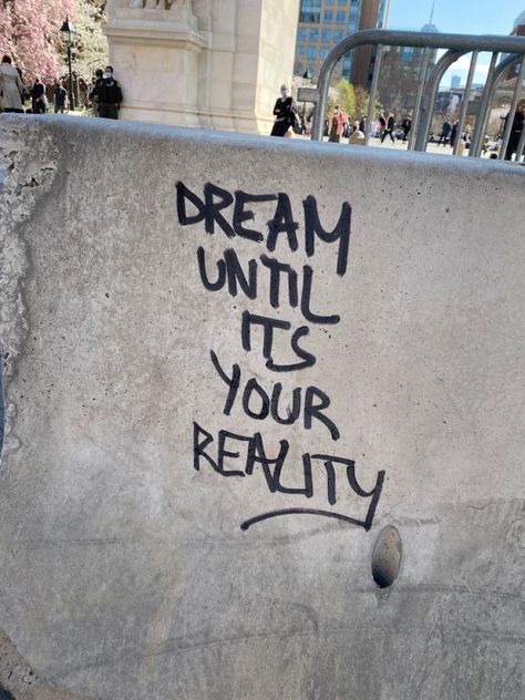 Street Art Quotes, Street Pics, Graffiti Quotes, City Quotes, Monday Motivation Quotes, Street Quotes, Street Graffiti, Reminder Quotes, Street Art Graffiti