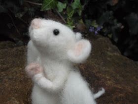 Tovad Ull, Needle Felting Tutorial, Felted Wool Crafts, Wool Animals, Needle Felting Tutorials, Felt Mouse, Needle Felting Projects, Felted Animals, Wool Projects