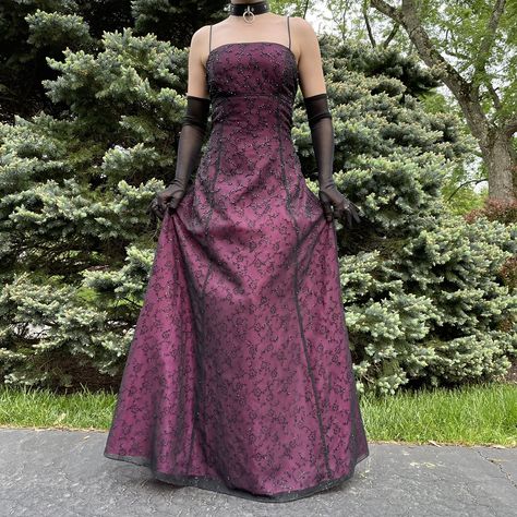 2000s Formal Dresses, 2000s Prom Dress, 2000s Prom, 90s Prom Dresses, Corset Dress Prom, Purple Prom Dress, Prom Dress Inspiration, Prom Dresses Vintage, Pretty Prom Dresses