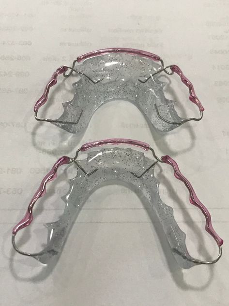 Hawley Retainer Designs, Retainers For Teeth, Hawley Retainer, Retainers Colors, Braces Retainer, Retainer Teeth, Cute Braces Colors, Cute Braces, Braces Colors