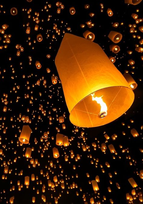 Firework Festival, Lantern Image, Light Fest, Iphone Wallpaper Music, Floating Lanterns, Anime Picture Hd, Ball Aesthetic, Broken Screen Wallpaper, Chiangmai Thailand