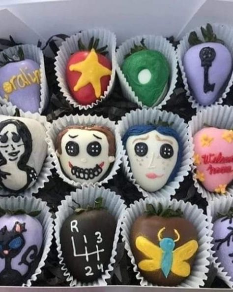 The Perfect Coraline Birthday Party ✨️🥳🪡✨️ #coraline #birthday #party #movie #film #coralineparty #diy #halloween #creepy #spooky #birthdayparty #welcomehome Coraline Treats, Coraline Cupcakes, Coraline Birthday Party, Coraline Birthday, Coraline And Wybie, Coraline Art, Coraline Movie, Coraline Aesthetic, Coraline Doll