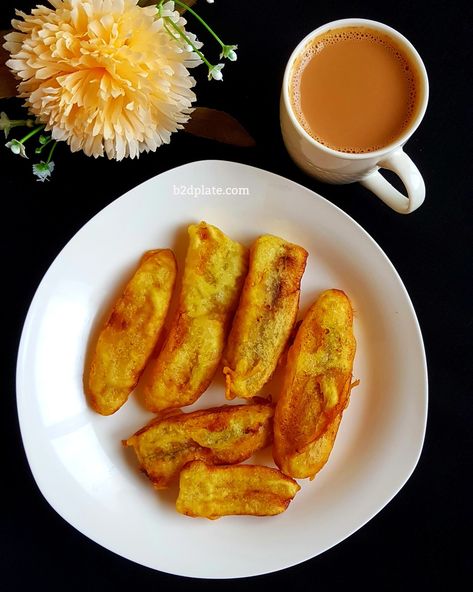 Popular snack from Kerala Pazham Pori, Kerala Breakfast, Kerala Snacks, Boat Snacks, Banana Fritters, Popular Snacks, Banana Slice, Favourite Food, Indian Desserts