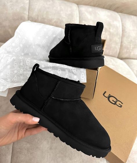 Black ugg boots outfit