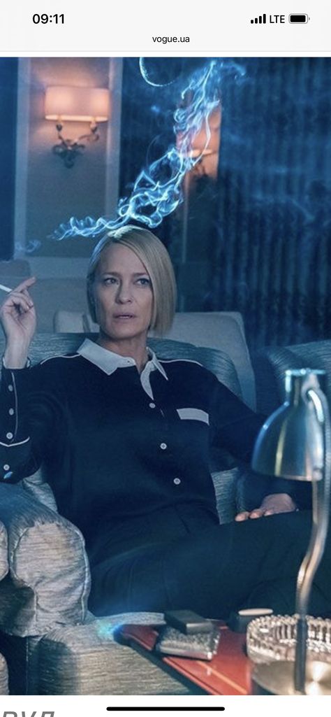 Claire Underwood Style, Claire Underwood, Robin Wright, Women Lifestyle, House Of Cards, Single Women, Ruffle Blouse