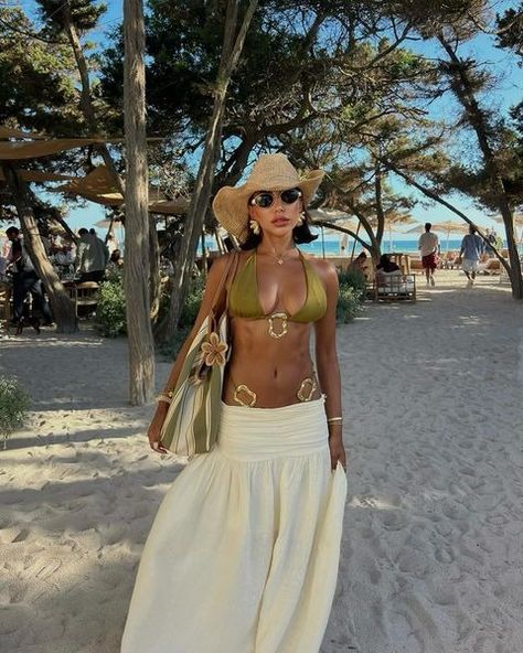 Fashion • Instagram Island Vacation Outfits, Thailand Outfit, Cute Vacation Outfits, Outfits For Mexico, Island Outfit, Fest Outfits, Ibiza Outfits, Europe Outfits, Beach Vacation Outfits