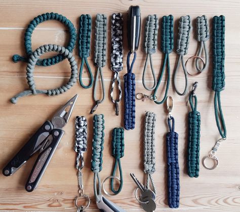 Paracord Camera Strap, Lanyard Ideas, Paracord Knife, Paracord Projects Diy, Knife Lanyard, Paracord Accessories, Paracord Bracelet Patterns, Paracord Braids, Paracord Lanyard