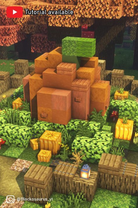 Tiny garden with big pumpkin! Tap image for Tutorial :) Minecraft Fall Builds, Pumpkin Tap, Minecraft Building Tutorials, Minecraft Halloween Ideas, Minecraft Museum, Minecraft Pumpkin, Aesthetic Minecraft Builds, Autumn Village, Minecraft Tree