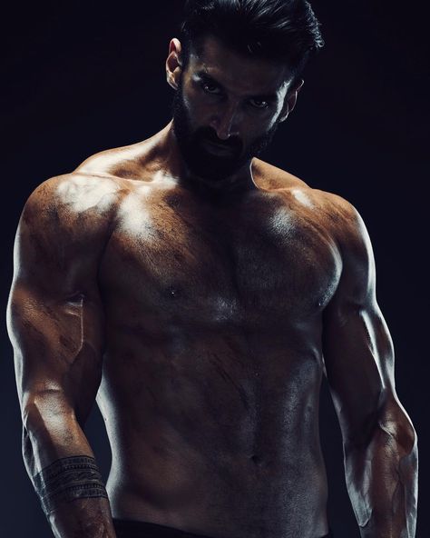 @adityaroykapur on Instagram: “🔪” Male Fitness Photography, Aditya Roy Kapoor, Aditya Roy Kapur, Gym Photoshoot, Roy Kapoor, Gym Photography, Best Physique, Martial Arts Workout, Male Fitness Models