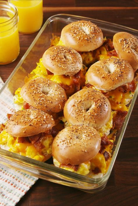 Diy Dishes, Menu Sarapan Sehat, Easy Breakfast Ideas, Breakfast Slider, Mini Bagels, Easy Brunch Recipes, Breakfast Bagel, Slider Recipes, Easy Brunch