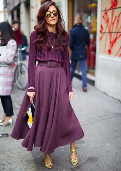 purple monochromatic outfit Pink Burgundy Outfit, Colorful Chic Outfit, Yellow Purple Outfit, Plum Outfit Ideas, Purple And Green Outfit, Pink And Purple Outfit, Green And Purple Outfit, Purple Monochromatic, Purple Pants Outfit