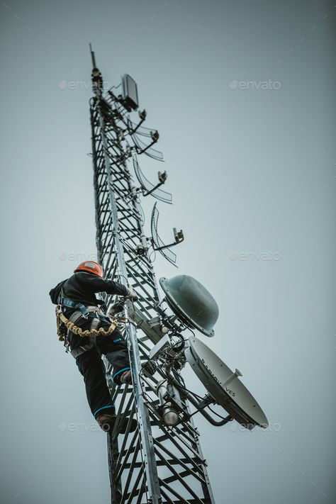 Tower Climber, Radio Tower, Aesthetic Types, Abseiling, Cell Tower, Art Basics, Construction Worker, Work Tools, Samsung Wallpaper