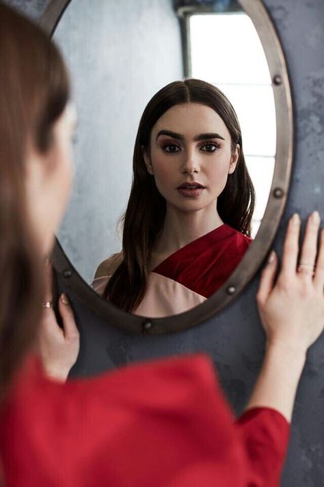 Women In Mirror Photography, Mirror Model Photography, Lily Collins Instagram Pictures, Portrait Mirror Photography, Mirror Reflection Photography, Self Mirror, Mirror Photography, Reflection Photography, Model Pose