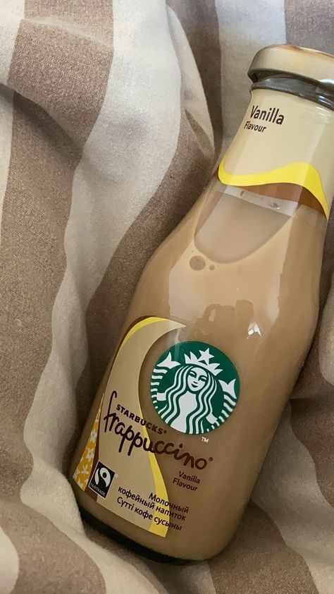 Starbucks Vanilla Frappuccino, Vanilla Frappuccino, Starbucks Bottles, Café Starbucks, Starbucks Vanilla, Pretty Coffee, Coffee Starbucks, Foodie Instagram, Starbucks Frappuccino