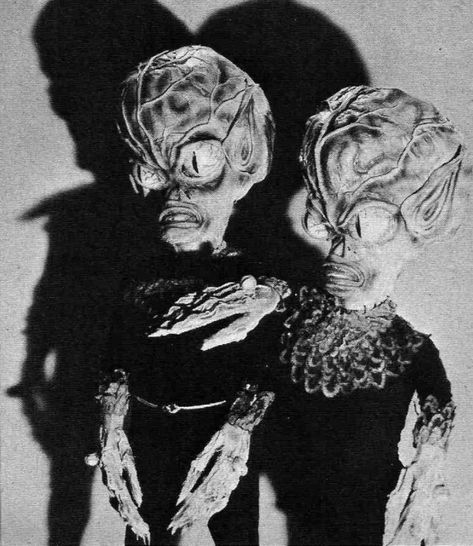 Behind the Scenes Photos From Sci-Fi Movie ‘Invasion of the Saucer-Men’ (1957) ~ Vintage Everyday Monster Co, Classic Sci Fi Movies, Vampire Fashion, Thunderbirds Are Go, Classic Sci Fi, Fiction Movies, Retro Horror, Sci Fi Horror, Lovely Creatures