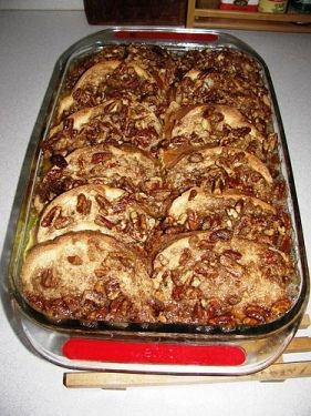 Paula Dean’s Pecan Praline Baked French Toast Praline French Toast Casserole, Praline French Toast, Pane Dolce, Paula Deen Recipes, Toast Casserole, Christmas Morning Breakfast, Pecan Pralines, Breakfast Casseroles, French Toast Bake