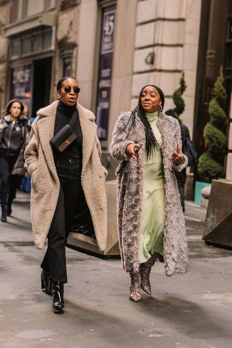 New York Fashion Week Winter 2019 Best Street Style New York Winter Outfit, Walking Fashion, Street Style Fall Winter, New York Winter, New York Street Style, New York Fashion Week Street Style, Winter Street, Nyfw Street Style, Looks Street Style