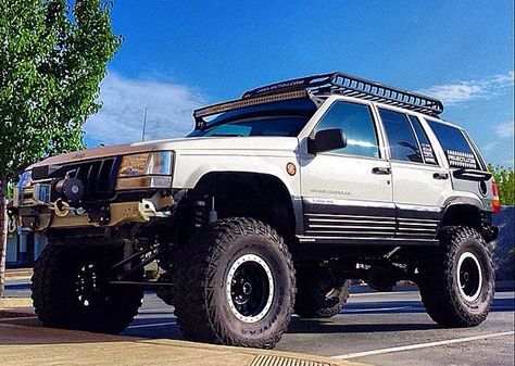 Jeep Grand Cherokee ZJ Jeep Wrangler Lifted, Jeep Zj, Jeep Wj, Jeep Baby, Jeep Camping, Jeep Mods, Offroad Jeep, Jeep Xj, Jeep Cherokee Xj