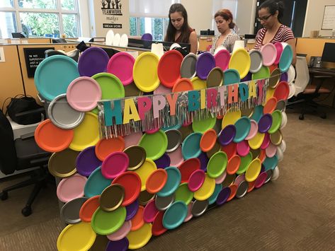 Office Decor Birthday, Office Bday Decorations, School Birthday Decoration Ideas, Birthday Decor Cubicle, Birthday Decor For Office, Birthday Board Workplace, Office Happy Birthday Decorations, Coworker Birthday Desk Decorating Ideas, Cubical Birthday Decor