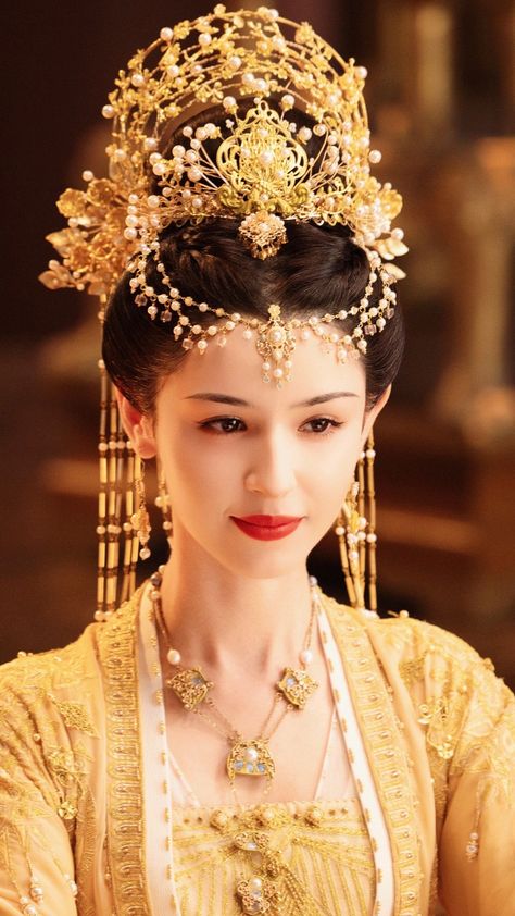 Asian Royalty Aesthetic, Chinese Royalty Aesthetic, Drama Hairstyles, Chinese Royalty, Flower Hairstyles, Asian Royalty, Phoenix Artwork, Period Fashion, Chinese Traditional Costume