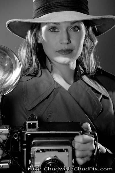 Female Agent, Film Noir Photoshoot, Film Noir Actresses, Film Noir Detective Office, Film Noir Female Detective, 1940s Film Noir, Film Noir Photography, Grand Inquisitor, Classic Film Noir