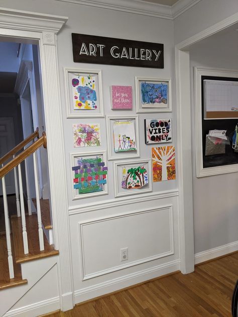 Kids Gallery Wall Artwork Display, Kids Lounge Room Ideas, Displaying Kids Artwork, Art Display Kids, Toddler Playroom, Creative Wall Art, Wall Art Ideas, Home Daycare, Decoration Photo