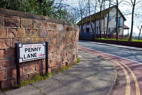 When Paul McCartney asked an English trumpeter to play a painfully high piccolo... - Classic FM Piccolo Trumpet, Abbey Road Studio, George Martin, Liverpool Street, Beatles Songs, Paul George, Trumpeter, Abbey Road, Penny Lane