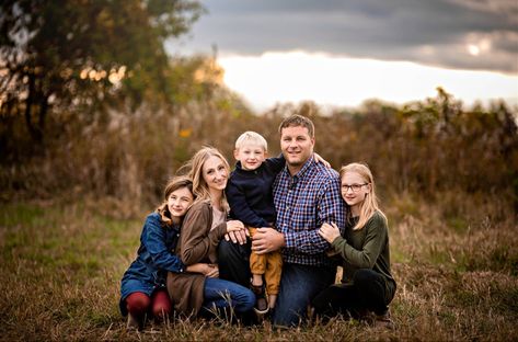 Family of five. #familyphotography #fallfamilyphotos #family #photography #photoshoot Family Of Five Fall Photoshoot, Family Pictures With 5 People, Family Of Five Photo Poses, Family Of Five Picture Poses, Fall Photoshoot Family Of Five, Family Of 5 Portrait Poses, Posing For Family Of 5, 5 Family Members Photoshoot, Family Photoshoot Family Of Five