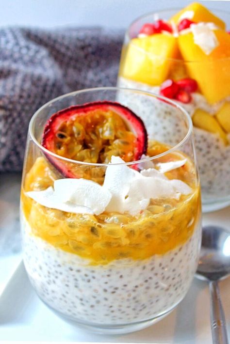 This creamy Coconut and Passion Fruit Chia Pudding is full of tropical flavors and will help get your morning off to a great start! Mango Chia Seed Pudding, Tropical Breakfast, Mango Chia Pudding, Passionfruit Recipes, Fruit Pudding, Chia Seed Recipes Pudding, Coconut Chia Pudding, Mango Pudding, Coconut Chia