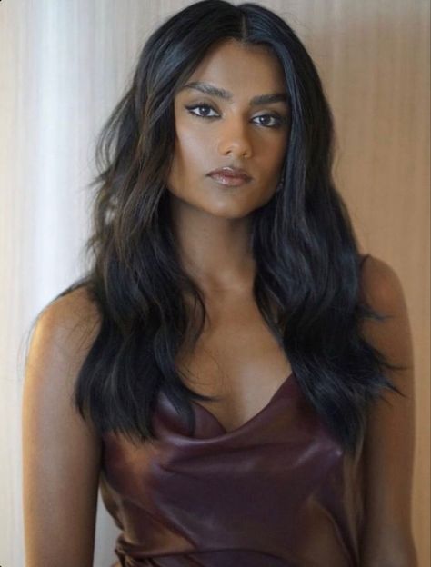 Simone Ashley, Hair Specialist, Hair Advice, Dior Beauty, Brown Girl, Layered Haircuts, Layered Hair, Pretty Woman, Hair Inspo