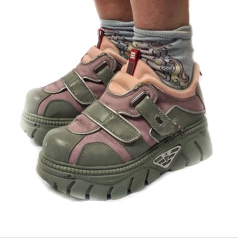 Dr Shoes, Funky Shoes, Chunky Shoes, Shoe Inspo, Swag Shoes, Swaggy Outfits, Soft Grunge, Pretty Shoes, Dream Shoes