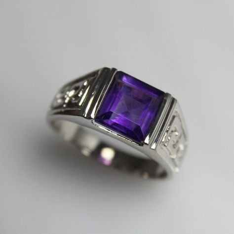 Super rozmir pidishov🏴‍☠️🖤 Purple Ring Men, Men’s Purple Ring, Amethyst Stone Ring, Amethyst Mens Ring, Men Gemstone Ring, Amethyst Jewelry Ring, Purple Sapphire Ring, Cool Rings For Men, Mens Gemstone Rings