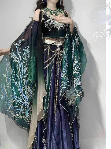 Chinese Fancy Dress, Traditional Asian Dress, Japanese Dress, Old Fashion Dresses, Exotic Fashion, Pretty Prom Dresses, Fairytale Dress, Asian Outfits, Traditional Fashion