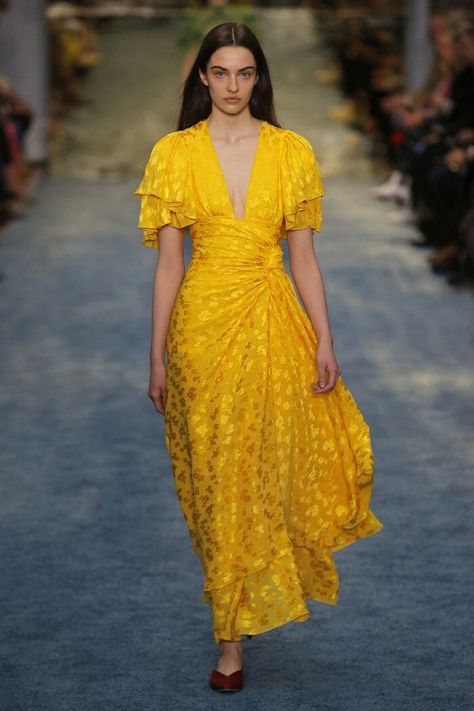 Caroline Herrera, 2019 Runway, New York Fall, Runway Dresses, Jacquard Dress, Carolina Herrera, Fancy Dresses, Yellow Dress, Look Fashion