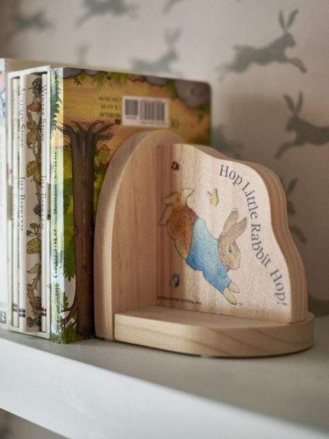 Nursery Peter Rabbit, Rabbit Bookends, Book Cottage, Nursery Bookends, Book Nursery, Beatrix Potter Nursery, Kids Bookends, Storybook Nursery, Beatrix Potter Books