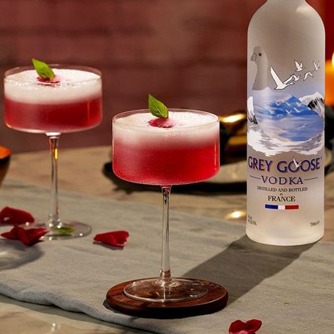 Grey Goose Martini Recipe, Gray Goose Vodka Drinks, Grey Goose Drinks Recipes, Grey Goose Drinks, Grey Goose Martini, Grey Goose Cocktails, Vesper Martini, Kiss From A Rose, Pear Cocktails