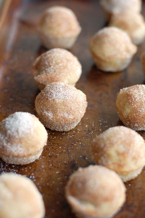 Donut Hole Pan, Banana Donut Holes, Banana Bread Mini Muffins, Pampered Chef Desserts, Donut Holes Recipe, Babycakes Cake Pop Maker, Cinnamon Sugar Donut Holes, Donut Hole Recipe, Cake Pop Maker