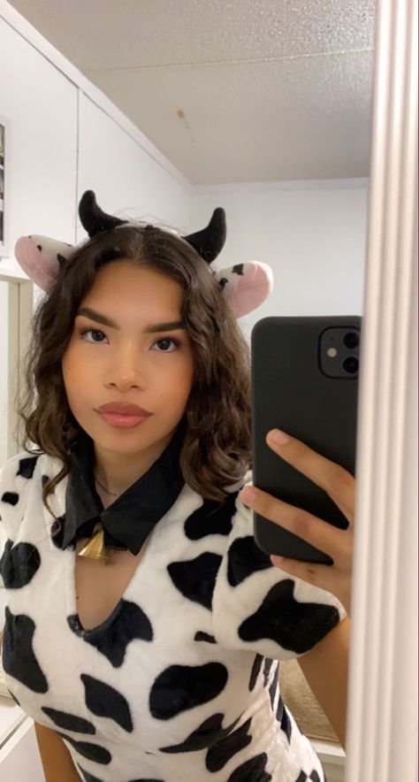 Mirror picture of a girl wearing a cow costume that has a big size gold bell in the middle of the neck, also wearing cow ears. Cow Halloween Costume, Cow Halloween, Cow Outfits, Cow Costume, Holloween Costume, Cowgirl Costume, Cowboy Party, Homemade Halloween, Milk Cow