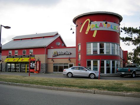 Crazy McDonald's in Moose Jaw Saskatchewan Canada Quirky People, Vintage Mall, Mcdonald's Restaurant, Vintage Buildings, Moose Jaw, Temple Gardens, Saskatchewan Canada, About Canada, Canada Ontario