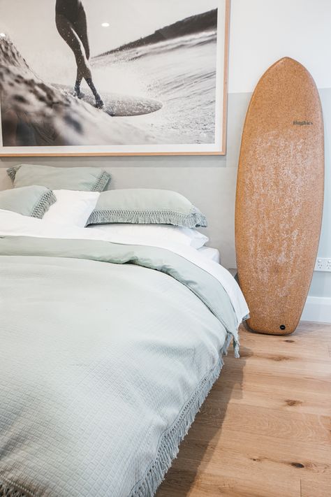 Available exclusively at Spotlight Australia. #bedlinen #interiordecorating #bedroomideas #bedroommakeover Surf House Bedroom, Modern Surf Bedroom, Minimalist Beach Bedroom, Bedroom Inspirations Summer, Surf Inspired Bedroom, Surf Style Bedroom, Beachy Bedroom Aesthetic, Modern Beach Bedroom, Beach Bedroom Ideas