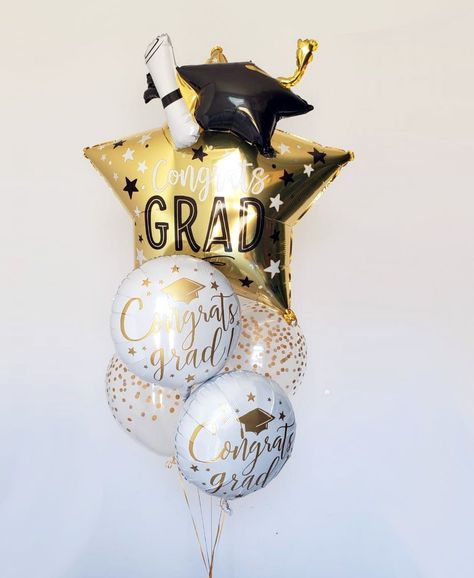 Grad Balloon Bouquet, Easy Graduation Party Decorations, Balloon Decorations Graduation, Unique Graduation Party Ideas, Congratulations Balloons, Graduation Party Pictures, Graduation Party Desserts, Balloon Arch Diy, Graduation Desserts