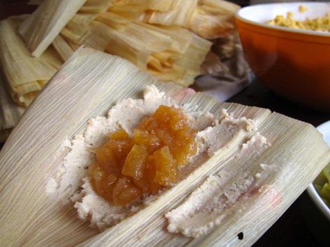 Fruit Tamales, Apple Tamales, Maseca Recipes, Unusual Desserts, Dessert Tamales, Tamale Recipes, Tamale Party, Mexican Board, Homemade Tamales Recipe