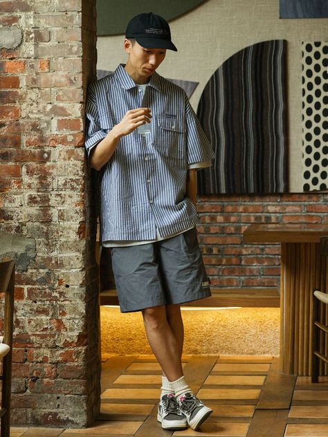 City Boy Style Summer, Japanese Men Summer Outfit, Japanese Street Fashion Men Summer, 60s Fashion Mens, Japanese Summer Outfits, Japanese Street Fashion Men, Mens Street Style Summer, Boys Summer Fashion, Japan Fashion Street