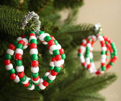 Pony Bead Christmas Ornaments Pony Bead Crafts, Easy Christmas Ornaments, Preschool Christmas Crafts, Fun Christmas Crafts, Beaded Christmas Ornaments, Christmas Bead, Christmas Crafts For Gifts, Easy Christmas Crafts, Halloween Crafts For Kids