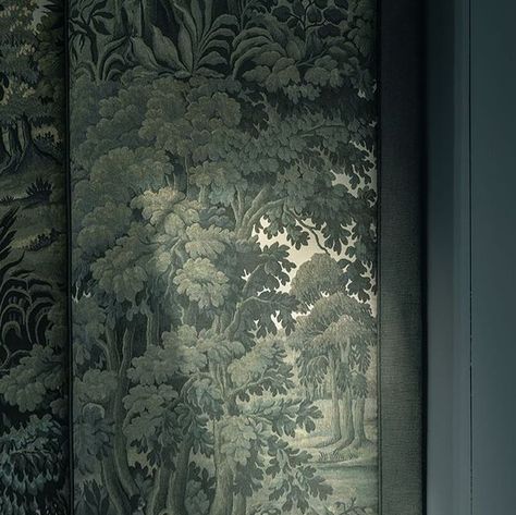 House of Hackney on Instagram: "Wallpaper isn’t the only way to bring the forest home. Introduce print through fabric in spaces where you want (or need) to keep the walls plain. This beautiful PLANTASIA headboard by @sherryshirahdesign is a perfect example of using printed fabric to create a big impact. And who wouldn’t want to fall asleep amidst the trees?  Follow the link in bio to discover our collection of renter-friendly fabrics, and bring the joy of Nature into your interiors.  Photography by @jmarquephoto  #houseofhackney #theseasonofthetree" House Of Hackney Plantasia Wallpaper, Hackney Wallpaper, House Of Hackney Wallpaper, Vermont House, Small Guest Bedroom, Forest Home, Interiors Photography, House Of Hackney, Hidden Garden