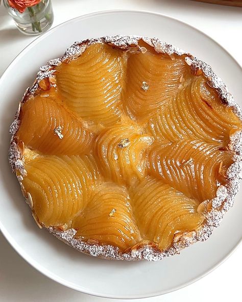 Pear Almond Tart Cream Tart Recipe, Pear And Almond Tart, Almond Tart Recipe, Pear Almond, Pear Butter, Almond Tart, Pear Tart, Cream Tart, Sliced Pears