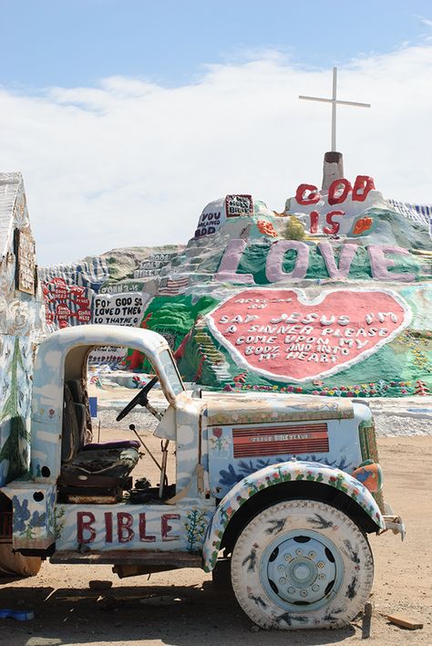 Desert Fever: Road Trip to Salvation Mountain - Shoestring Adventures Palm Springs Outfit, Palm Springs Aesthetic, Palm Springs Architecture, Slab City, Salvation Mountain, Salton Sea, Ayat Alkitab, Missions Trip, Jesus Is Life